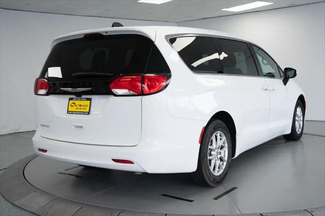 2023 Chrysler Voyager LX