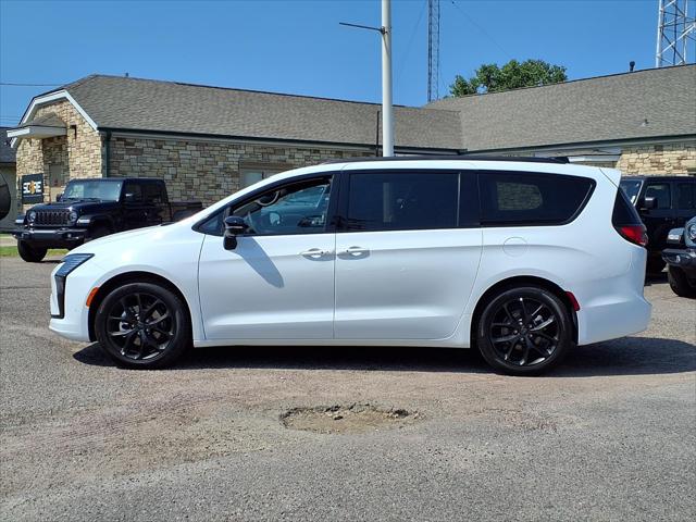 2027 Chrysler Pacifica Limited