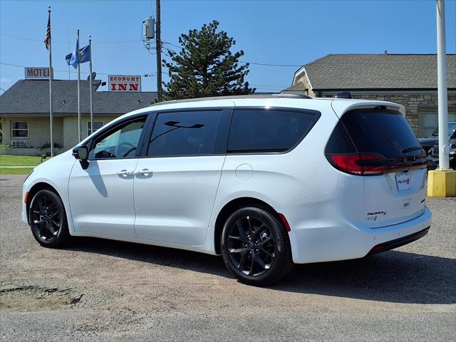 2027 Chrysler Pacifica Limited