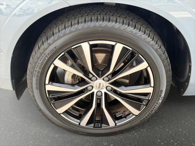 2023 Volvo XC60 B5 Plus Dark Theme