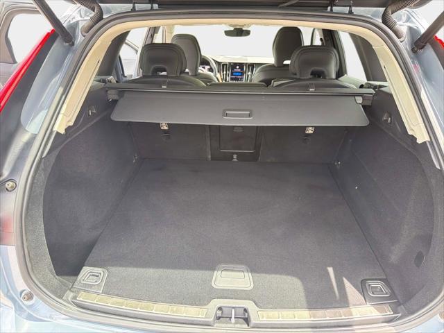 2023 Volvo XC60 B5 Plus Dark Theme