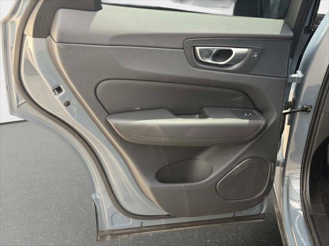 2023 Volvo XC60 B5 Plus Dark Theme