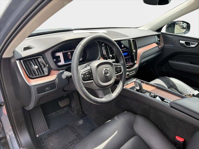 2023 Volvo XC60 B5 Plus Dark Theme