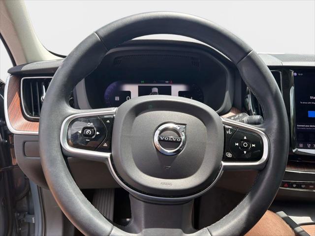2023 Volvo XC60 B5 Plus Dark Theme