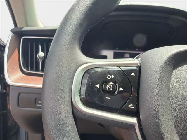 2023 Volvo XC60 B5 Plus Dark Theme