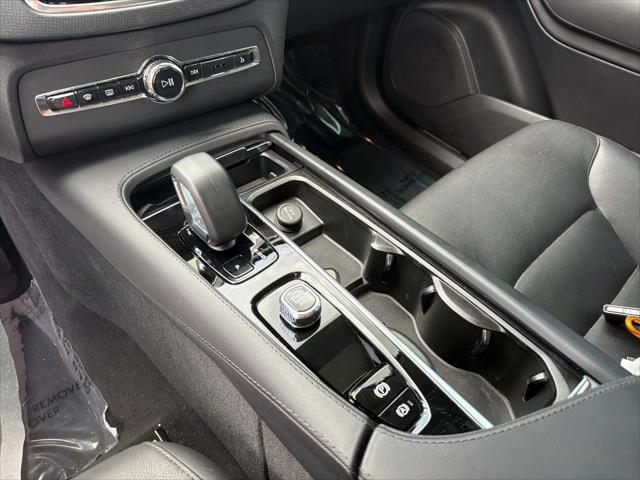 2025 Volvo XC90 B5 Core