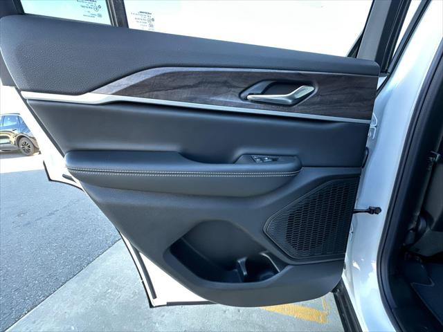 2026 Jeep Grand Cherokee Altitude 4x4