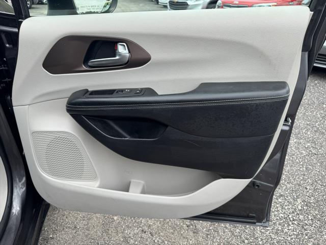 2021 Chrysler Voyager LXI