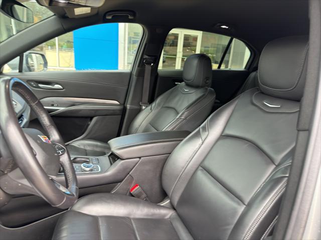2024 Cadillac XT4 FWD Premium Luxury