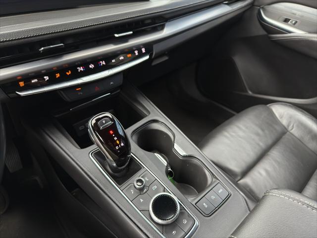 2024 Cadillac XT4 FWD Premium Luxury