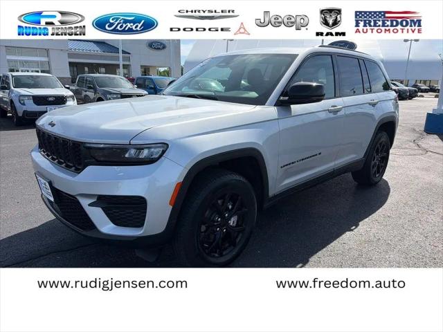 2025 Jeep Grand Cherokee Altitude 4x4 for sale in New Lisbon, WI