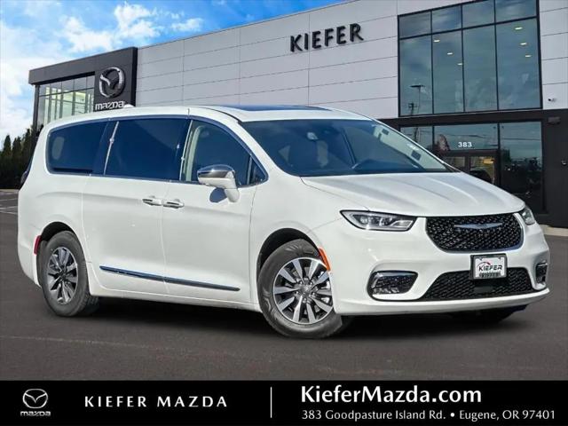 2022 Chrysler Pacifica Hybrid Limited for sale in Eugene, OR