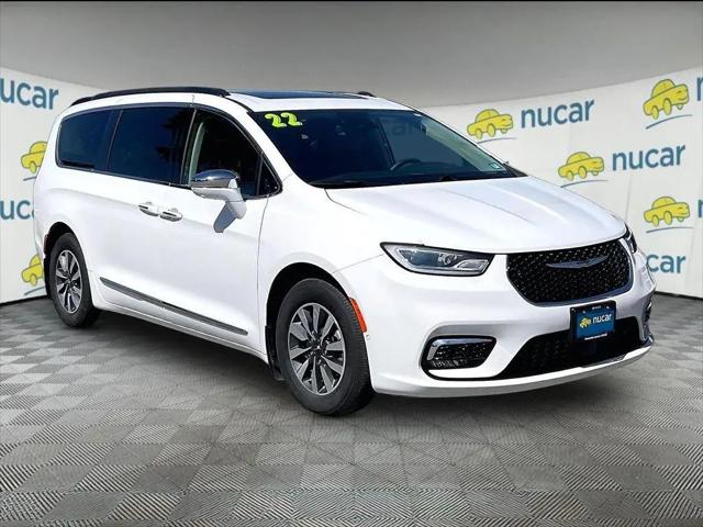 2022 Chrysler Pacifica Hybrid Limited for sale in Tilton, NH