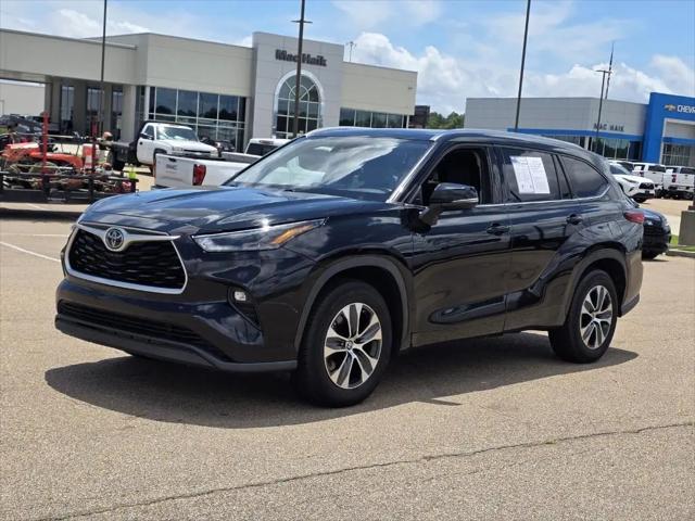 2021 Toyota Highlander XLE for sale in Madison, MS