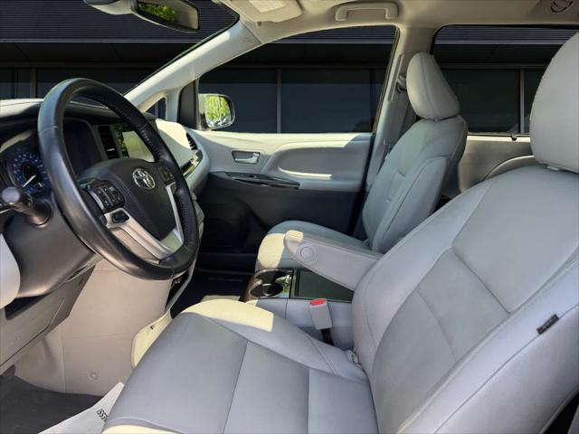 2020 Toyota Sienna XLE