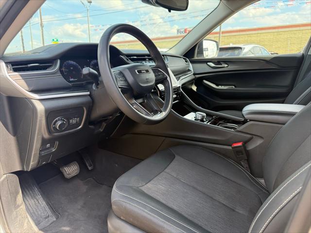 2023 Jeep Grand Cherokee L Laredo 4x2