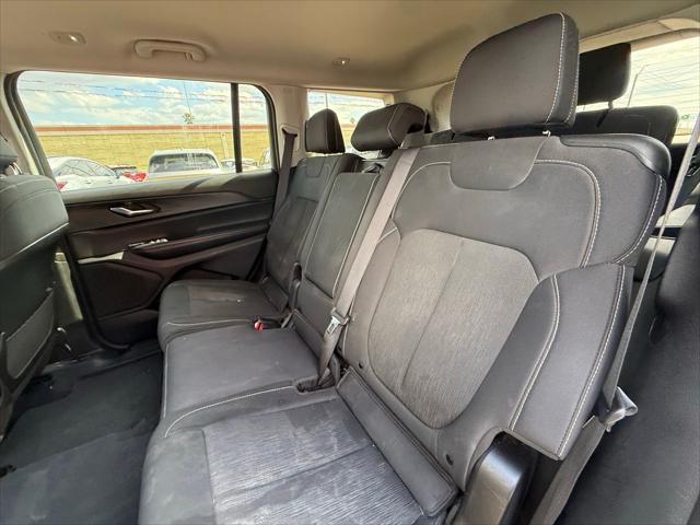 2023 Jeep Grand Cherokee L Laredo 4x2
