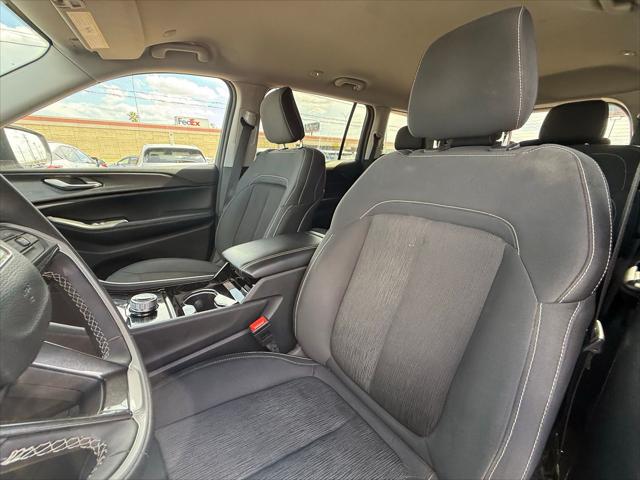 2023 Jeep Grand Cherokee L Laredo 4x2