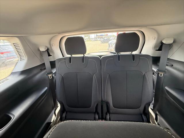 2023 Jeep Grand Cherokee L Laredo 4x2