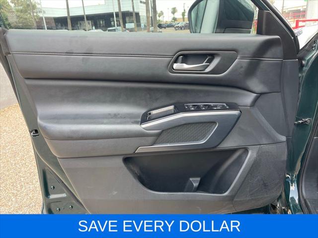 2024 Nissan Pathfinder SL FWD