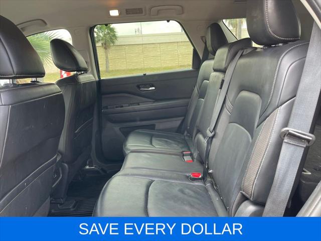 2024 Nissan Pathfinder SL FWD