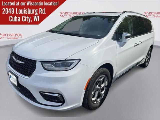 2022 Chrysler Pacifica Limited AWD for sale in Dubuque, IA