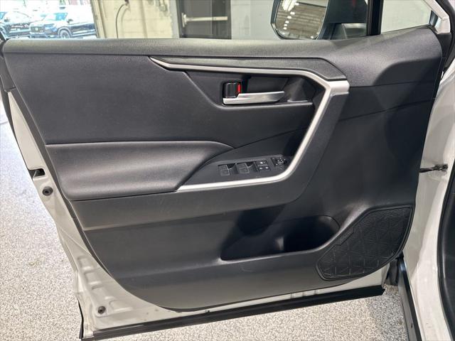 2023 Toyota RAV4 Hybrid SE