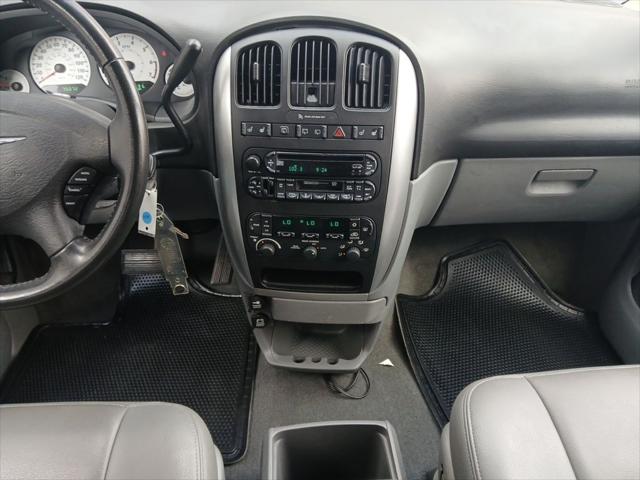 2005 Chrysler Town & Country Touring