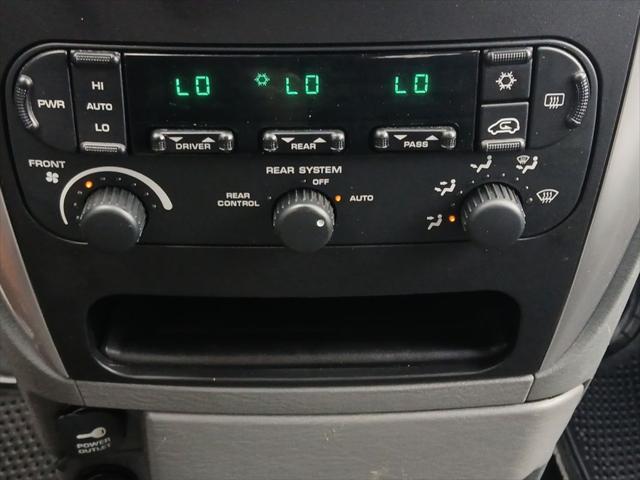 2005 Chrysler Town & Country Touring