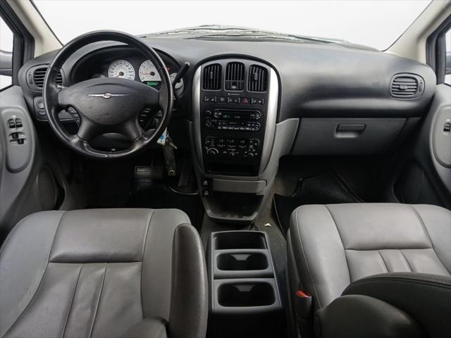 2005 Chrysler Town & Country Touring