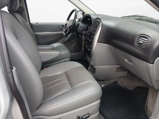 2005 Chrysler Town & Country Touring