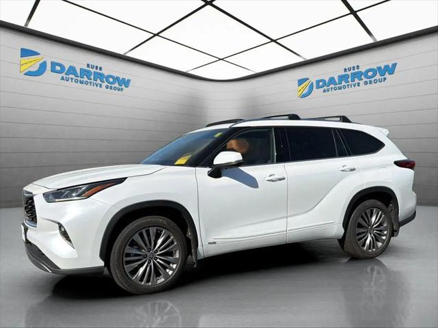 2022 Toyota Highlander Hybrid Platinum for sale in West Bend, WI
