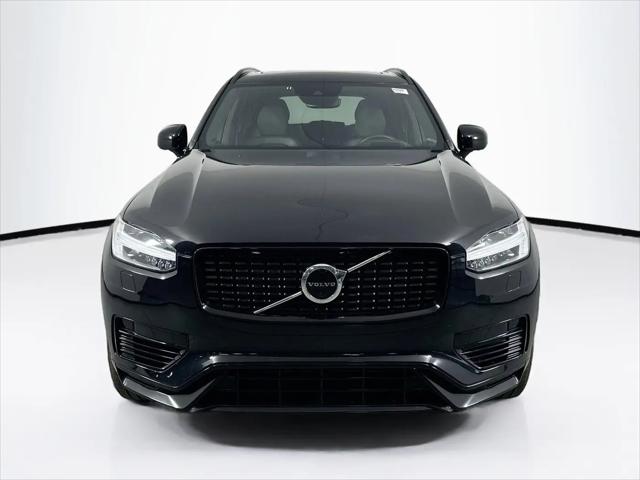 2022 Volvo XC90 Recharge T8 R-Design Extended Range 7P