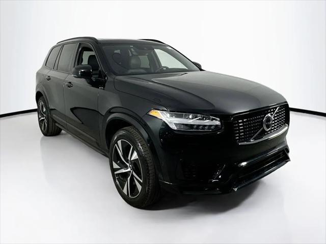 2022 Volvo XC90 Recharge T8 R-Design Extended Range 7P