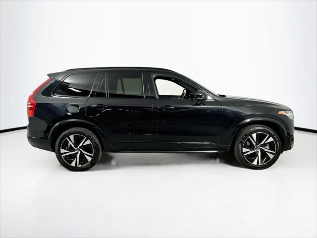 2022 Volvo XC90 Recharge T8 R-Design Extended Range 7P