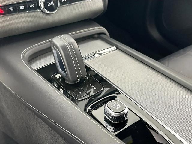 2022 Volvo XC90 Recharge T8 R-Design Extended Range 7P