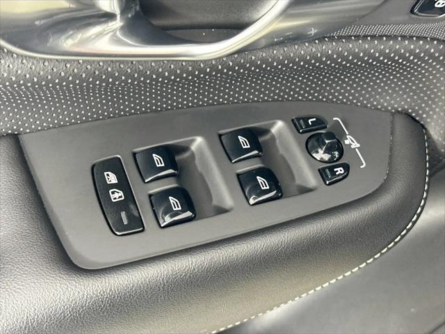 2022 Volvo XC90 Recharge T8 R-Design Extended Range 7P