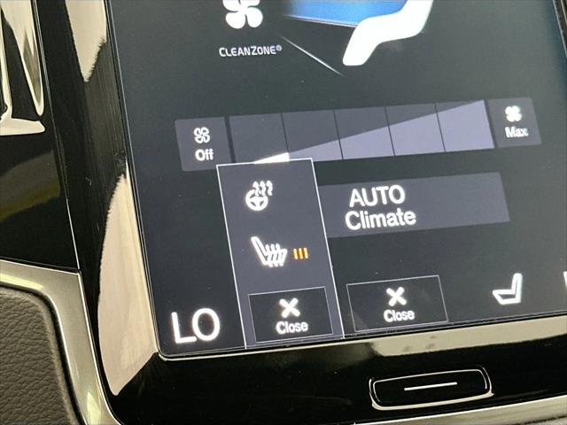 2022 Volvo XC90 Recharge T8 R-Design Extended Range 7P