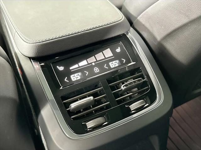 2022 Volvo XC90 Recharge T8 R-Design Extended Range 7P