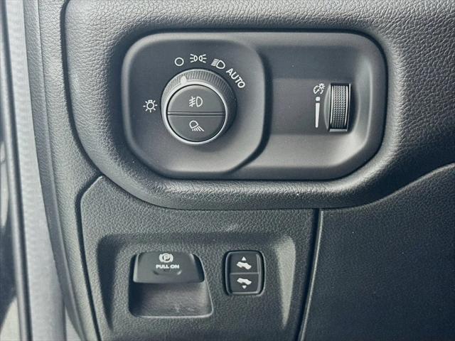 2022 Ram 1500 Big Horn Crew Cab 4x4 5'7" Box