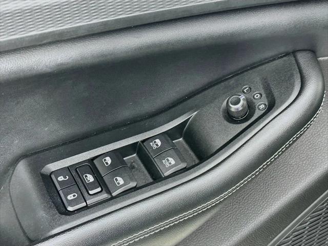 2023 Jeep Grand Cherokee L Laredo 4x2