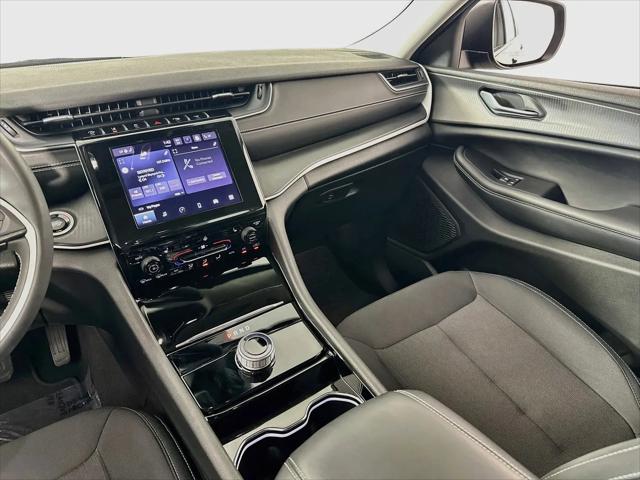2023 Jeep Grand Cherokee L Laredo 4x2