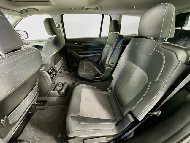 2023 Jeep Grand Cherokee L Laredo 4x2