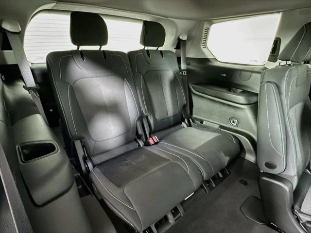 2023 Jeep Grand Cherokee L Laredo 4x2