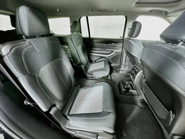 2023 Jeep Grand Cherokee L Laredo 4x2