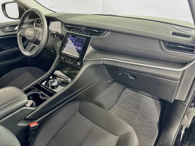 2023 Jeep Grand Cherokee L Laredo 4x2