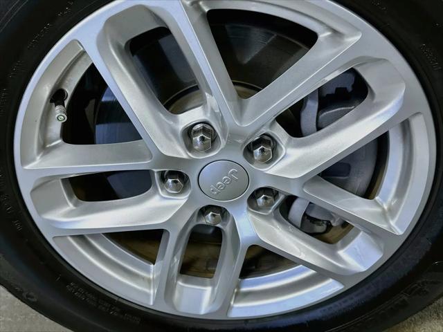 2023 Jeep Grand Cherokee L Laredo 4x2