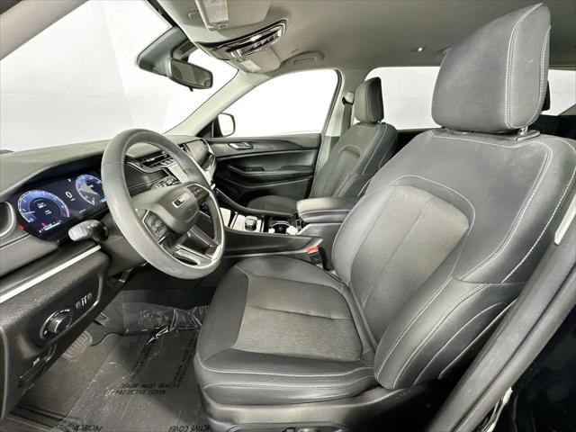2023 Jeep Grand Cherokee L Laredo 4x2