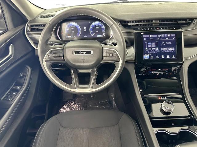 2023 Jeep Grand Cherokee L Laredo 4x2