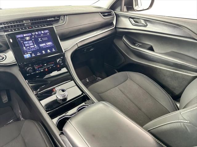2023 Jeep Grand Cherokee L Laredo 4x2